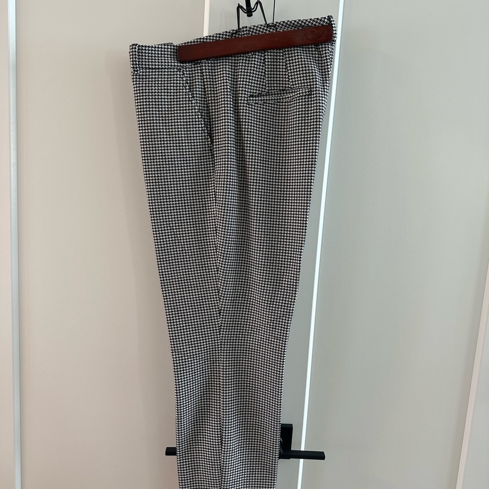 White House Black Market Black and White Cropped Pants